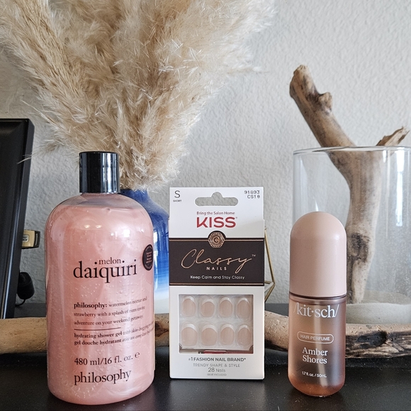 kit-sch Accessories - Philosophy Melon Daiquiri Shower Gel, Kitsch Amber Shores, Kiss Nail Set